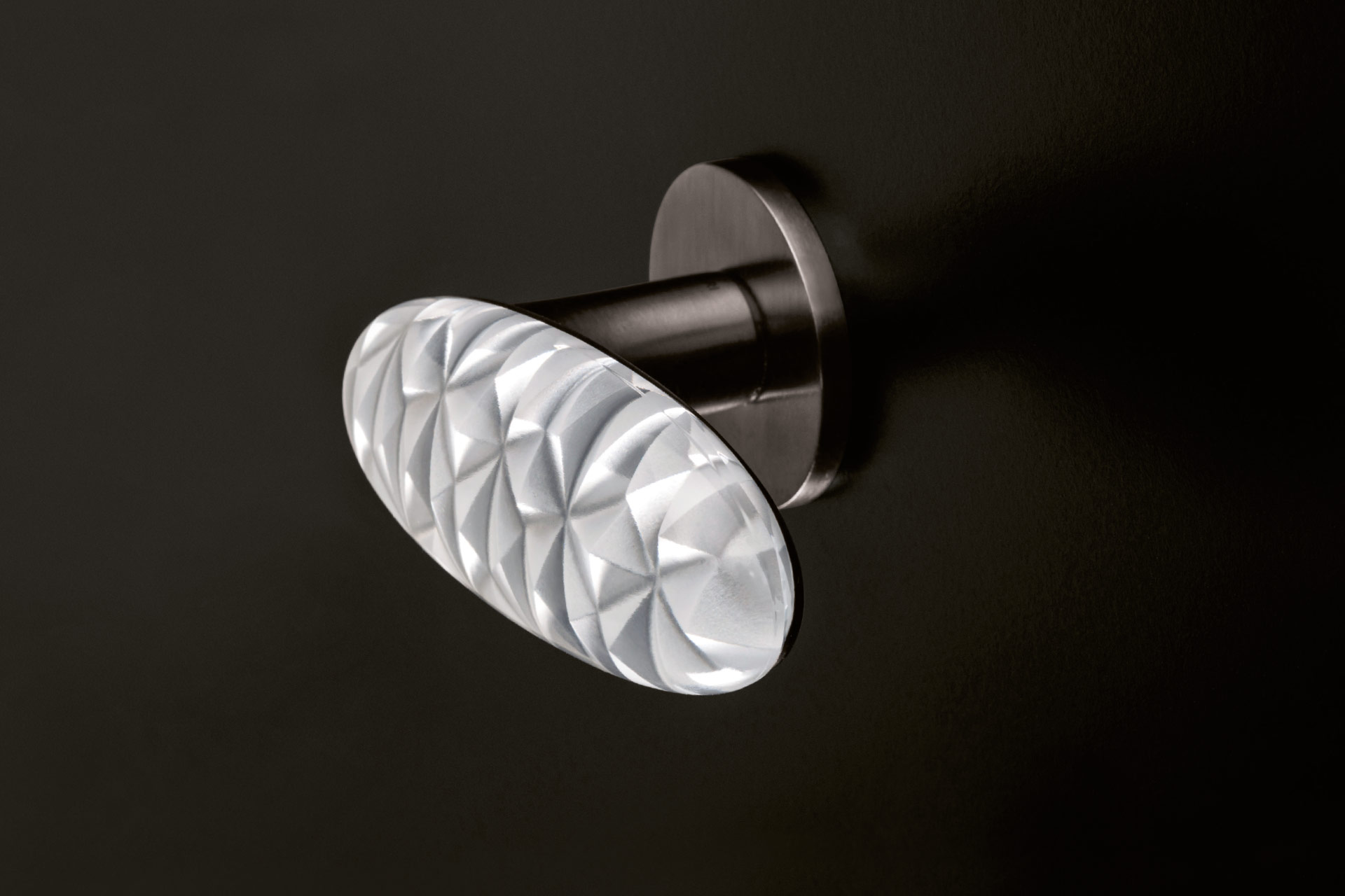 01-crystal-diamond-wanders