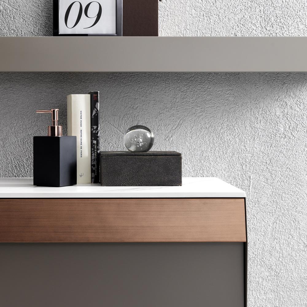 karol-1000x1000_kut01