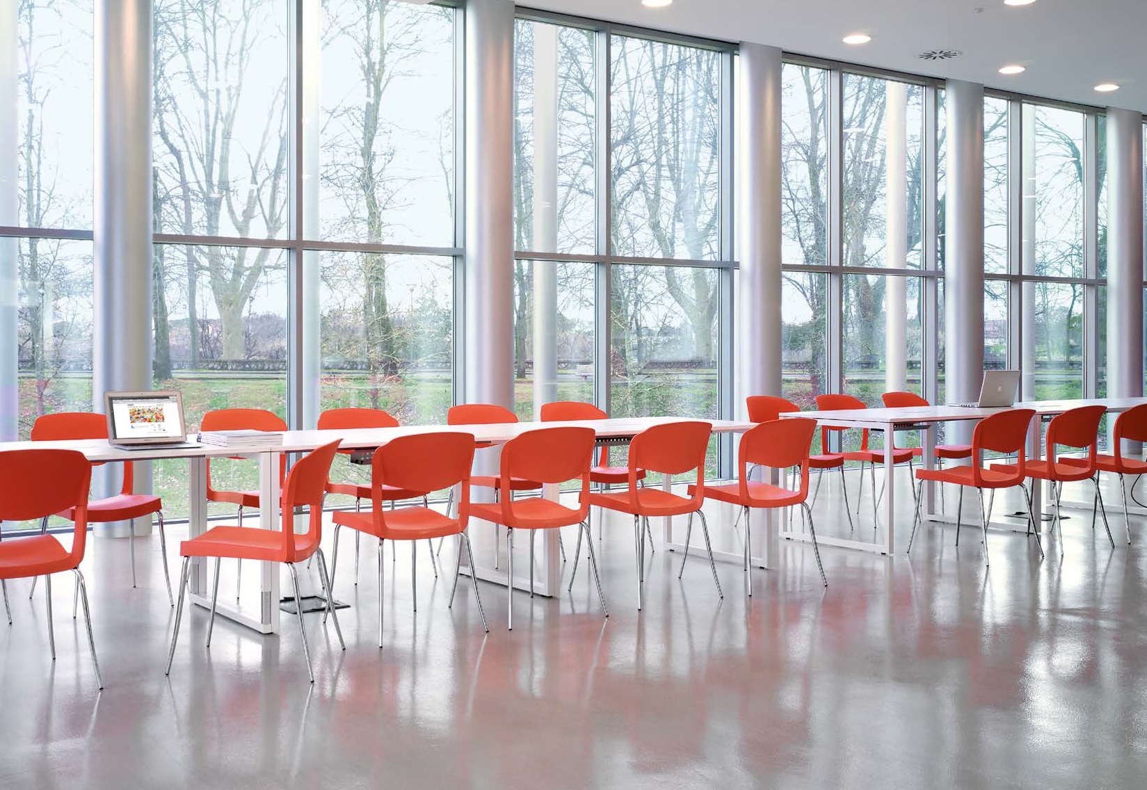 strass-chair-indoor-green