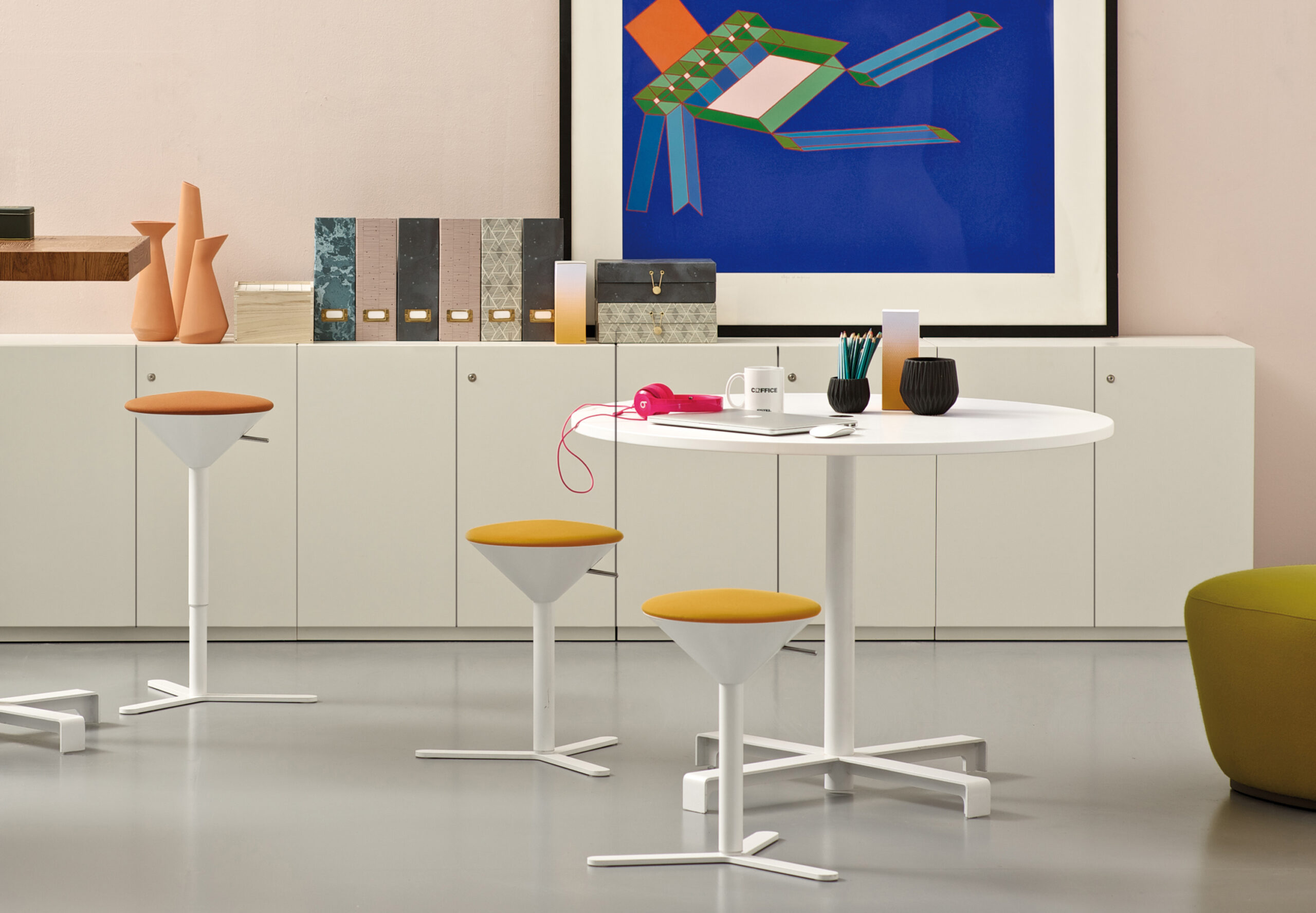 01S_Estel_ComfortRelax_ChairsStool_Cono-scaled